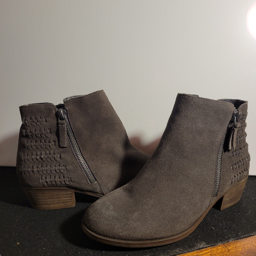 Kensi Ankle High Boot Size 8M Granger Suede